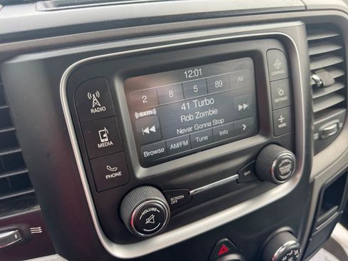 Used 2017 RAM 1500 Express AWD/4WD image 19