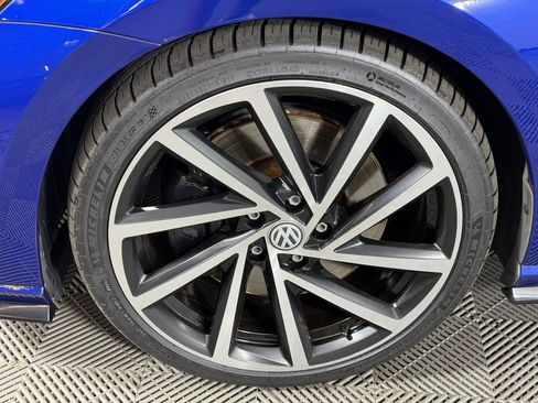 Used 2018 Volkswagen Golf R 4-Door AWD/4WD image 13