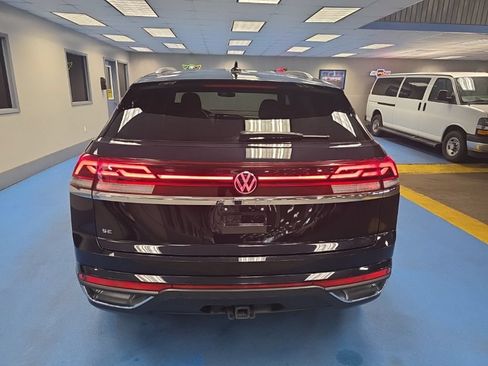 Used 2025 Volkswagen Atlas Cross Sport SE FWD image 9