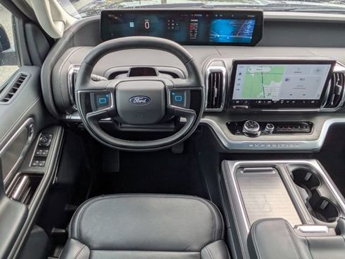Used 2025 Ford Expedition Platinum AWD/4WD image 16