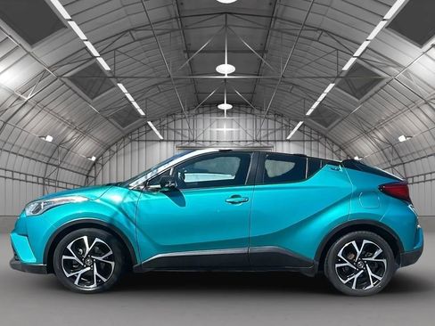 Used 2018 Toyota C-HR XLE FWD image 2