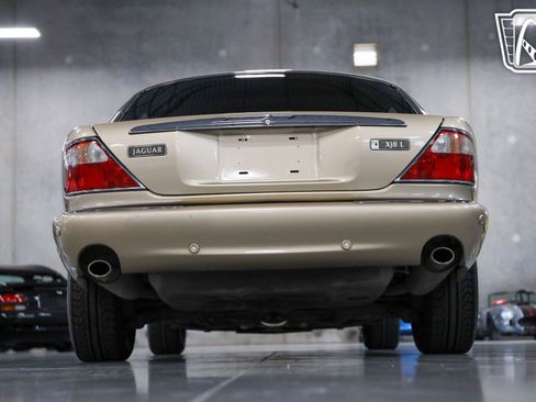 Used 2001 Jaguar XJ8 image 35