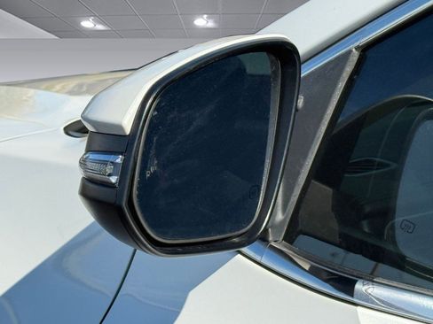 Used 2019 Toyota Highlander XLE image 24