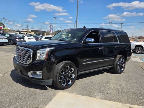 Used 2019 GMC Yukon Denali w/ Denali Ultimate Package image 3