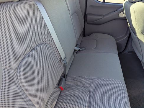 Used 2020 Nissan Frontier SV image 13