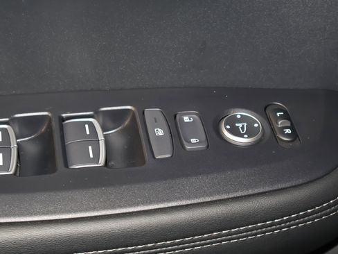 Certified 2025 Acura ADX Base image 33