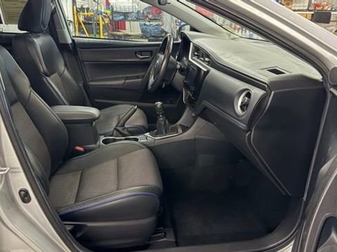 Used 2018 Toyota Corolla SE w/ Carpet Mat Package (TMS) FWD image 17