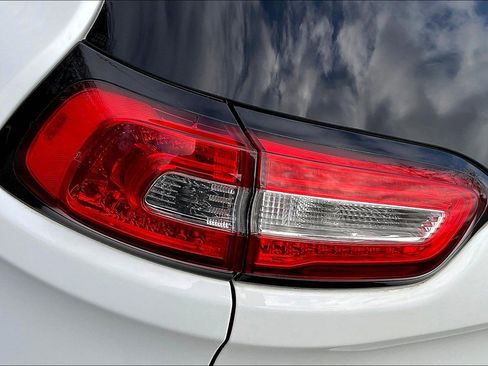 Used 2016 Jeep Cherokee Latitude w/ Cold Weather Group image 27