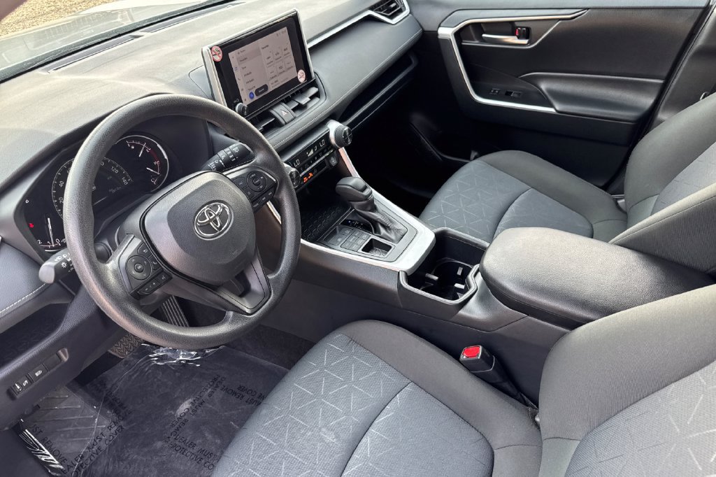 Used 2025 Toyota RAV4 XLE AWD/4WD image 12