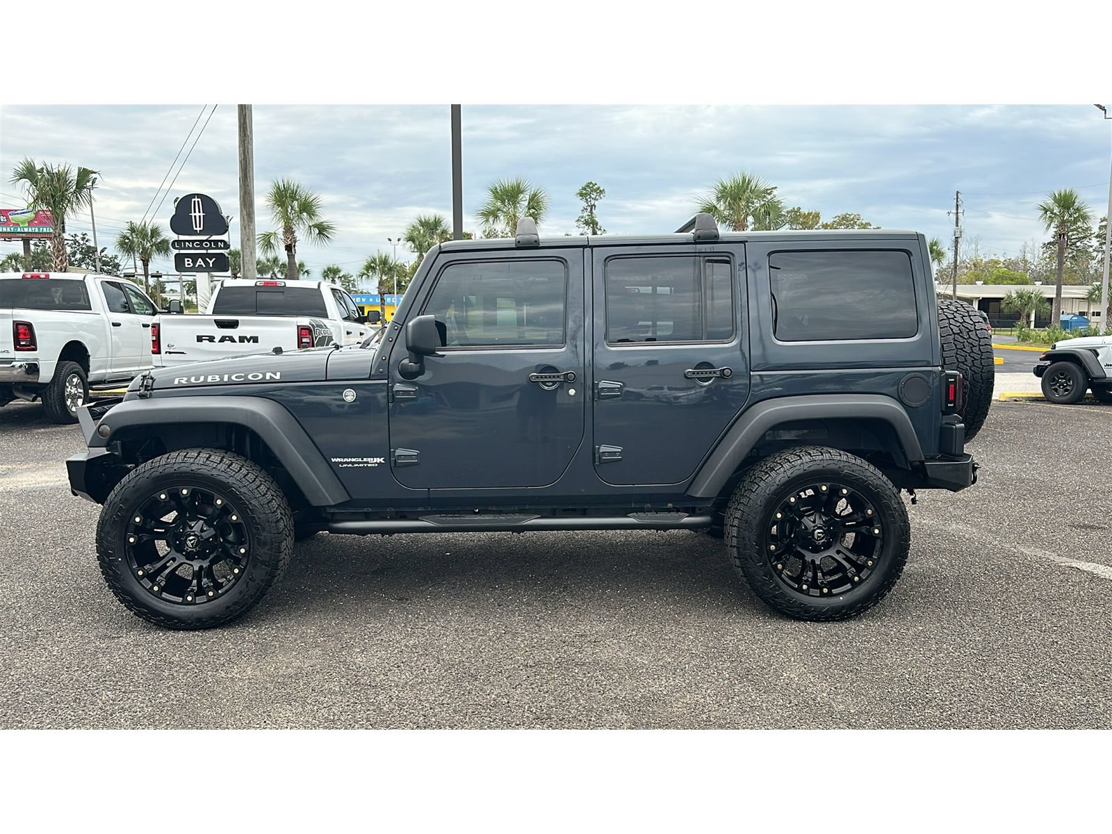 Used 2018 Jeep Wrangler Unlimited Rubicon w/ Cold Weather Group AWD/4WD image 3