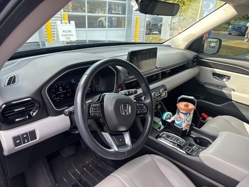 Used 2023 Honda Pilot Elite image 6