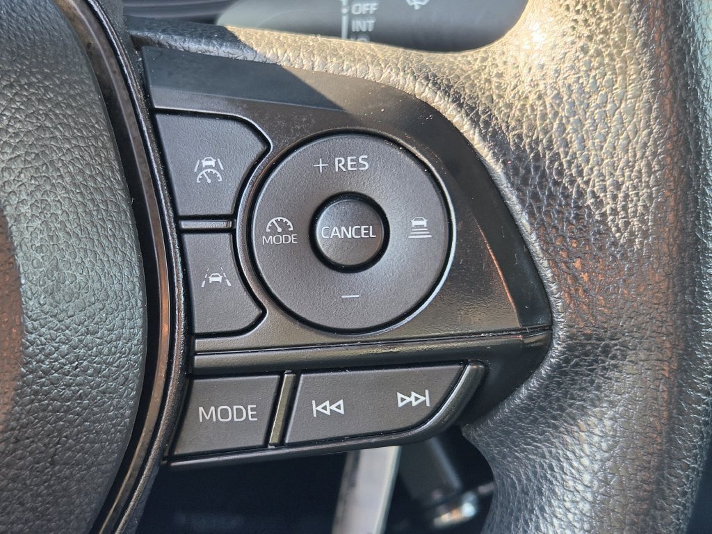 Used 2025 Toyota Corolla LE FWD image 21