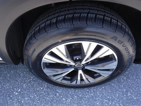 Used 2023 Nissan Rogue SV FWD image 8