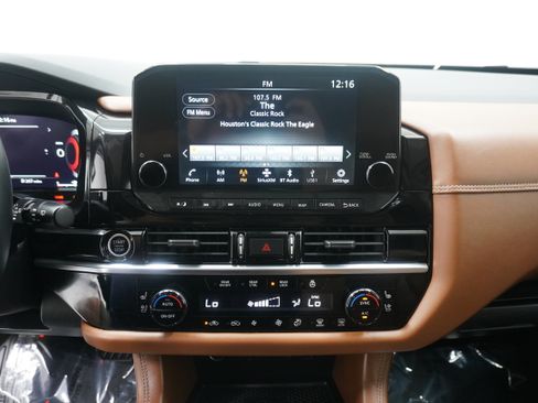 Used 2023 Nissan Pathfinder Platinum FWD image 25