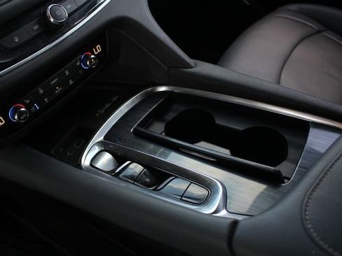 Used 2022 Buick Enclave Premium w/ LPO, Touring Package image 20