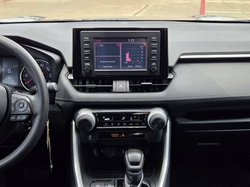 Used 2019 Toyota RAV4 LE FWD image 18