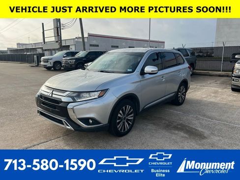 Used 2019 Mitsubishi Outlander SE FWD image 1