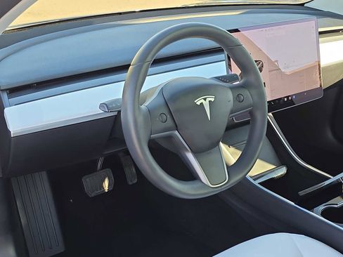 Used 2019 Tesla Model 3 Long Range image 2