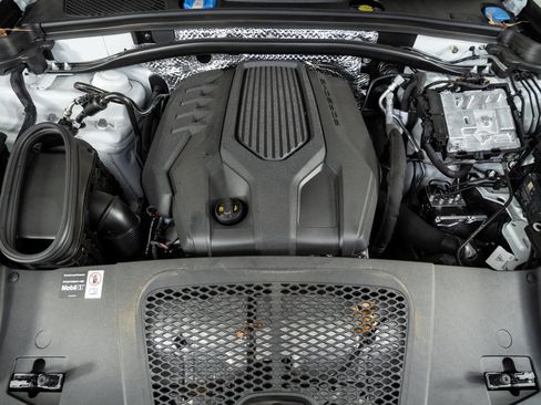 Certified 2025 Porsche Macan image 35