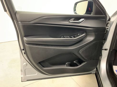 Used 2023 Jeep Grand Cherokee L Laredo AWD/4WD image 6