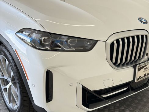 New 2026 BMW X5 xDrive50e w/ Premium Package AWD/4WD image 11