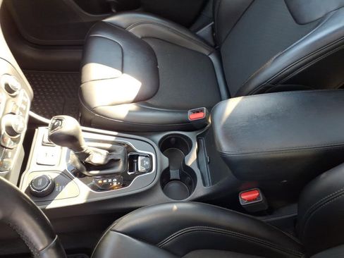 Used 2020 Jeep Cherokee Altitude image 14