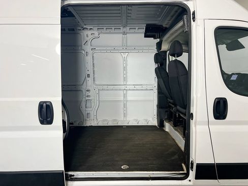 Used 2024 RAM ProMaster 2500 w/ Convenience Group FWD image 24