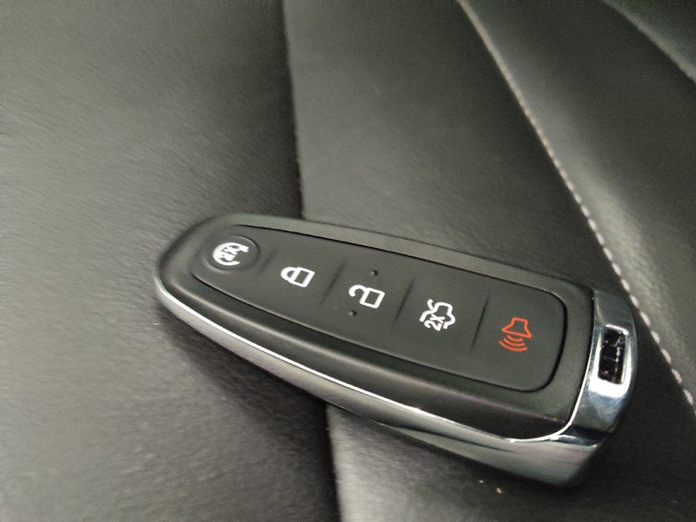 Used 2015 Ford Escape Titanium FWD image 32