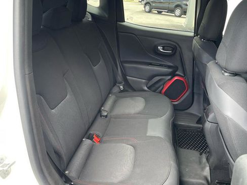 Used 2017 Jeep Renegade Trailhawk image 16