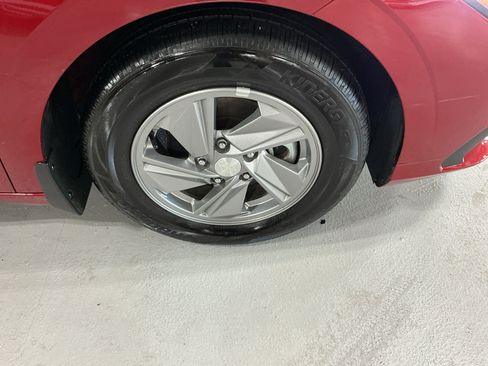 Certified 2025 Hyundai Elantra SE FWD image 4