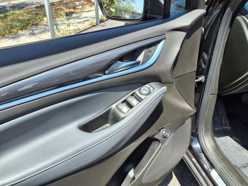 Used 2024 Buick Enclave Essence image 13