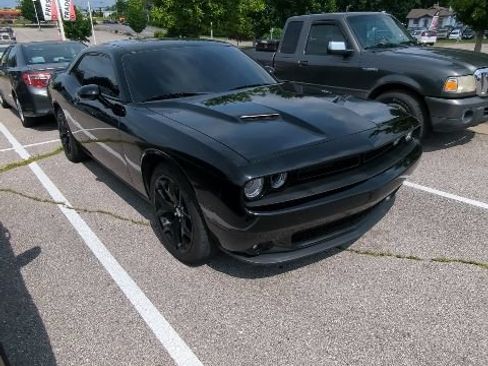 Used 2015 Dodge Challenger R/T Plus RWD image 7