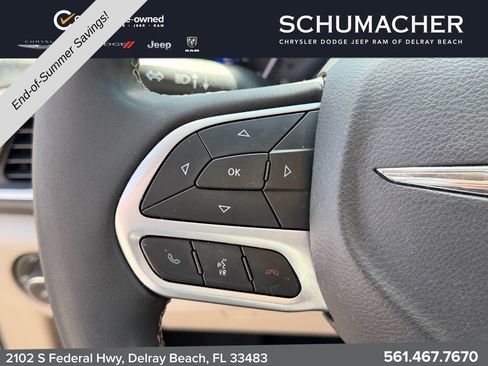 Used 2023 Chrysler Pacifica Touring-L FWD image 24