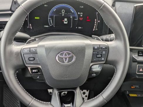 Used 2025 Toyota Camry SE image 13