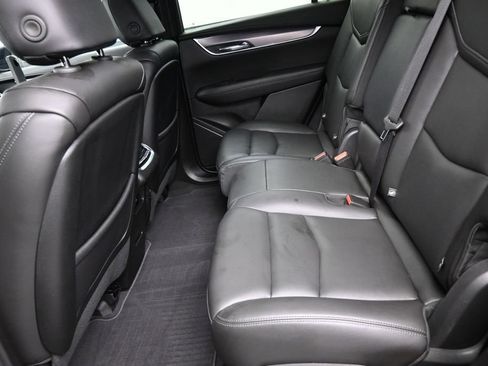 Used 2025 Cadillac XT6 Luxury FWD image 14