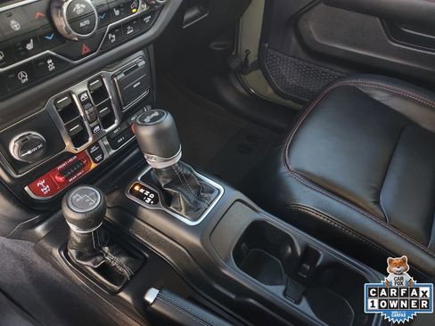 Used 2025 Jeep Wrangler Unlimited Rubicon w/ Technology Group image 26