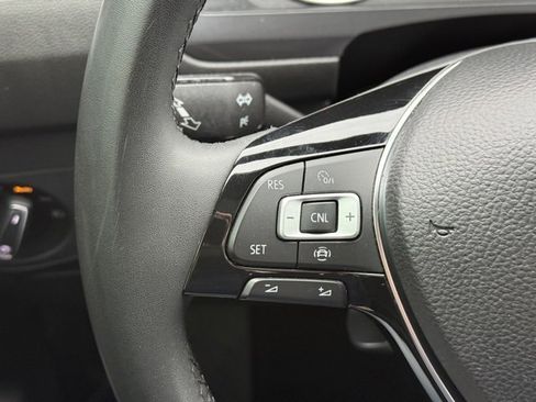 Used 2020 Volkswagen Tiguan SE image 29