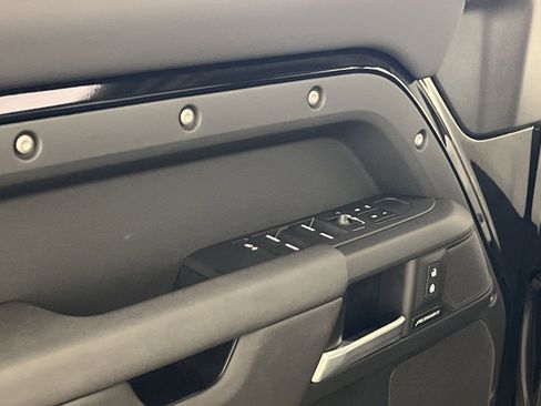 Used 2025 Land Rover Defender 110 S image 15