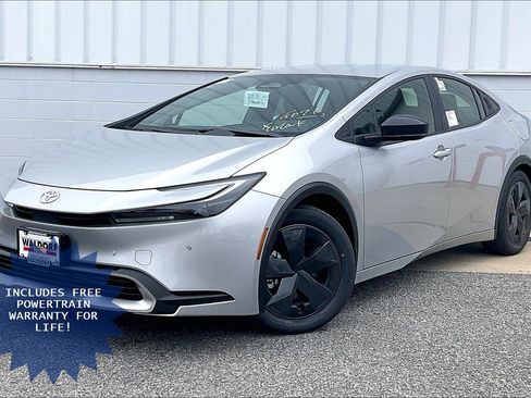 New 2026 Toyota Prius Plug-In Hybrid FWD image 2