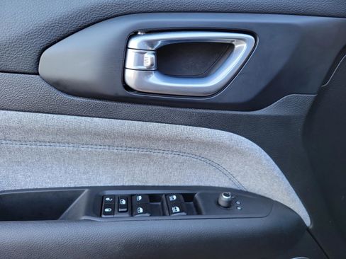 Used 2024 Jeep Compass Latitude image 13