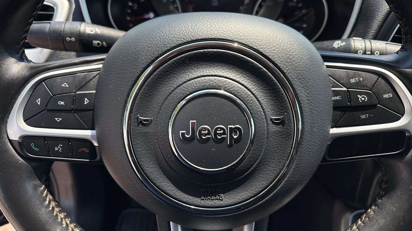 Used 2020 Jeep Compass Latitude w/ Popular Equipment Group AWD/4WD image 9