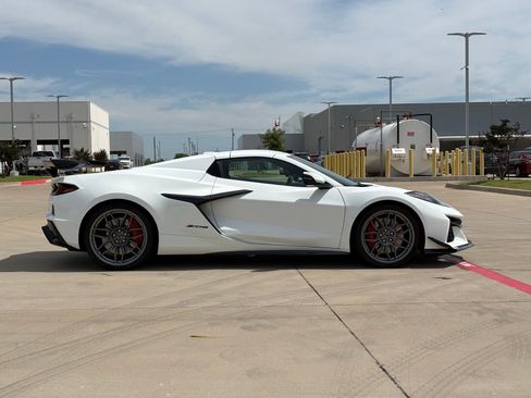 Used 2026 Chevrolet Corvette Z06 RWD image 8