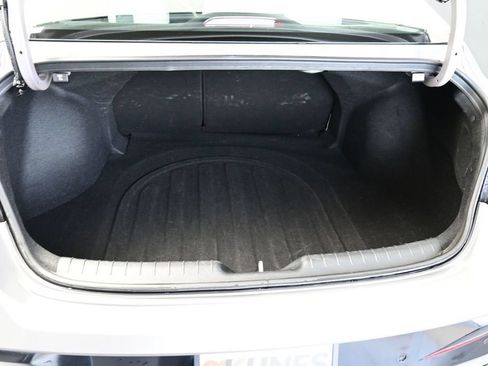 Used 2024 Hyundai Elantra Limited FWD image 18