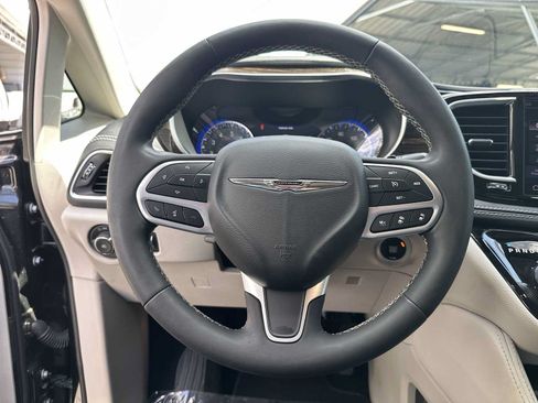 Used 2023 Chrysler Pacifica Limited FWD image 20