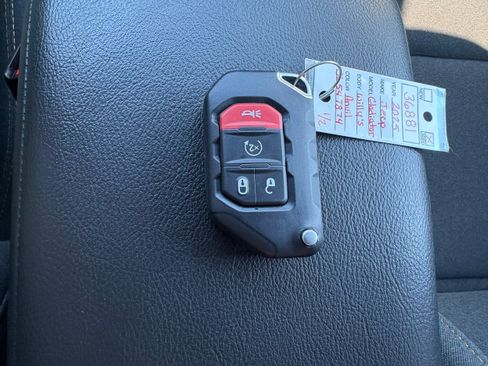Used 2025 Jeep Gladiator Sport AWD/4WD image 23