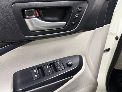 Used 2018 Toyota Highlander Limited AWD/4WD image 24