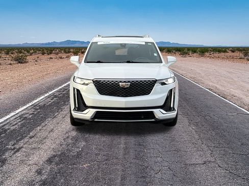Certified 2025 Cadillac XT6 Premium Luxury image 2