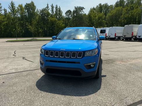 Used 2019 Jeep Compass Latitude FWD image 3