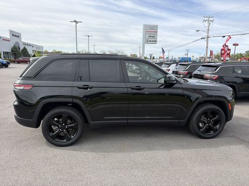 Used 2023 Jeep Grand Cherokee Limited w/ Black Appearance Package RWD image 5