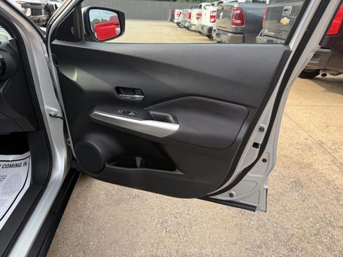 Used 2020 Nissan Kicks SV FWD image 11